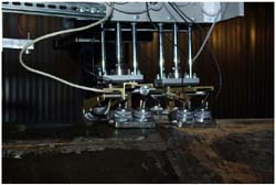 Ультразвуковой сканер автоматизированной системы ультразвукового контроля продольного сварного шва труб САУЗК “Унискан-ЛуЧ ПШ-10” в процессе сканирования