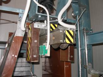 Система намагничивания колеса установки автоматизированного магнитопорошкового контроля железнодорожных колес при их выпуске из производства УМПК-2