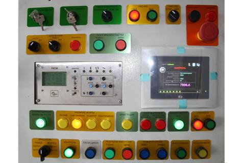 Вид панели пульта оператора в режиме «контроль» установки магнитопорошкового контроля муфт «УМПК-4М»